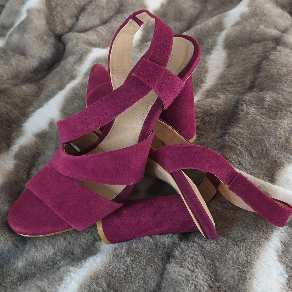 ANTONIO MELANI Magenta Suede Block Heel Sandals